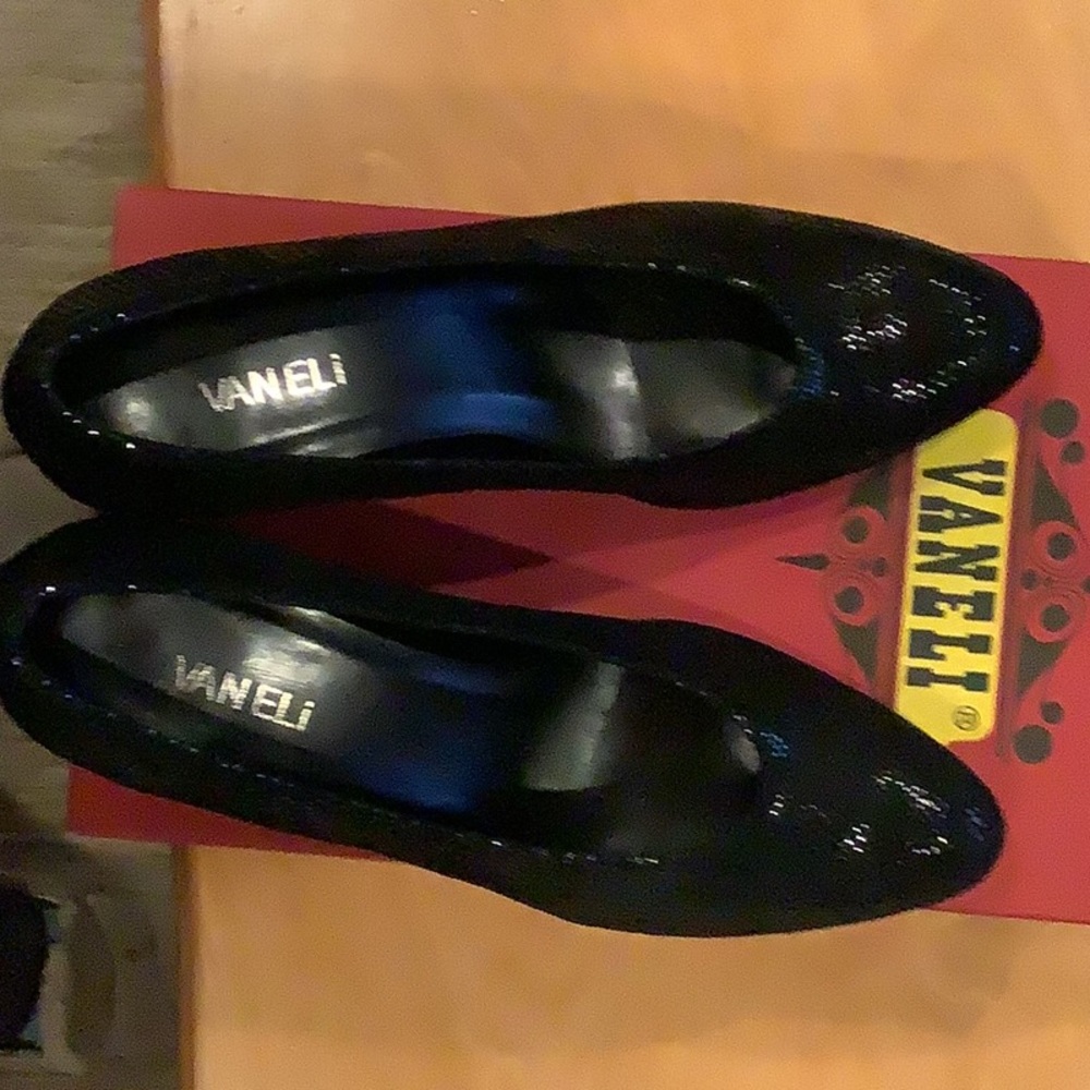 Shoes. Vaneli Doyle black print. 9.5 medium. Heel. Like new condition.